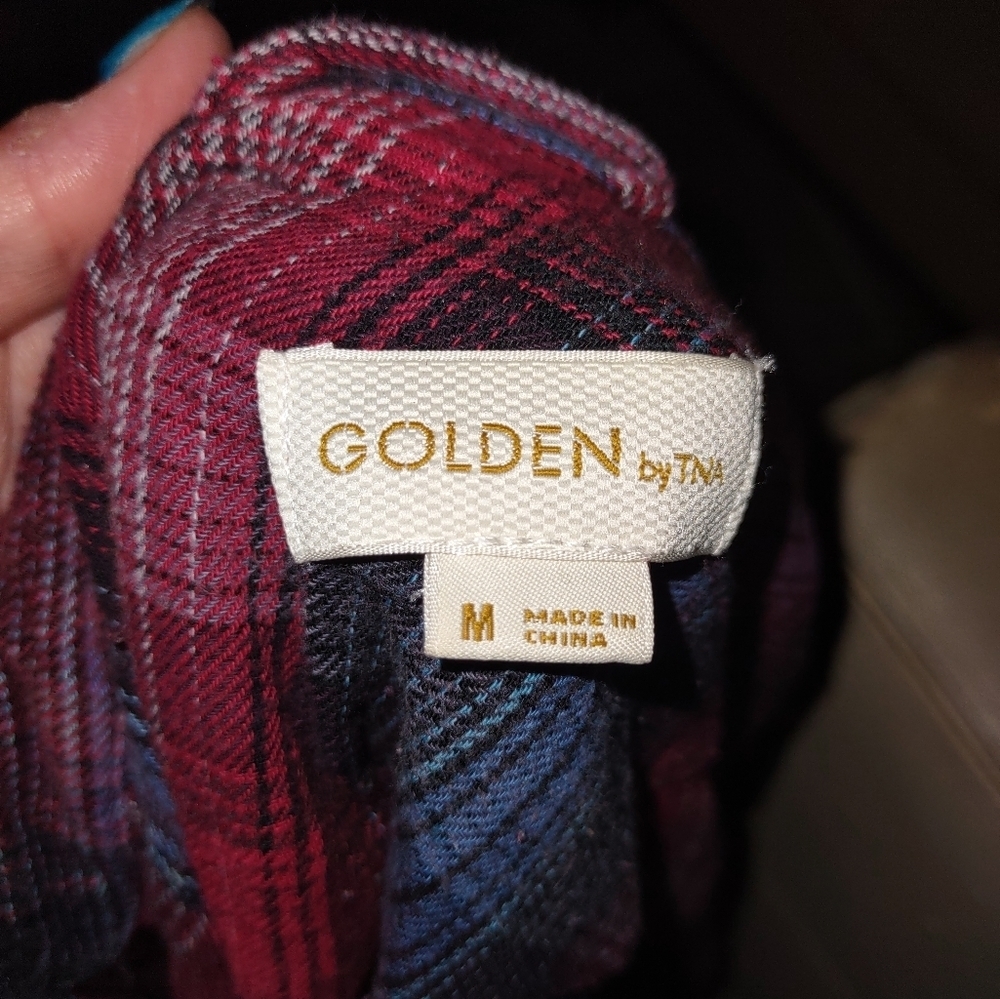 GOLDEN by TNA button down shirt - Picture 2 of 7